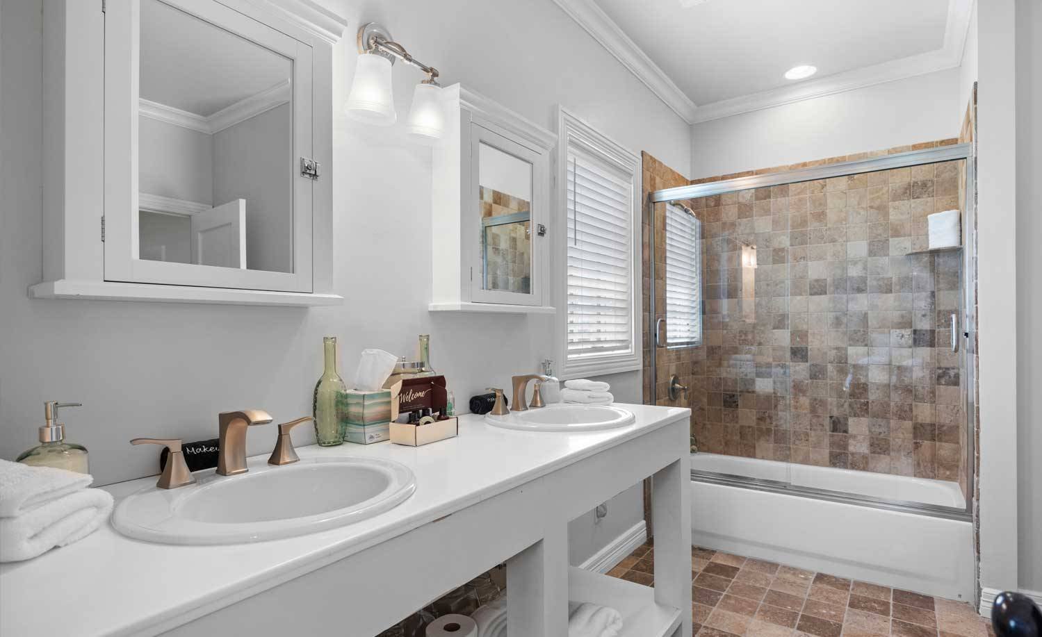 Headwaters Hilltop House bath